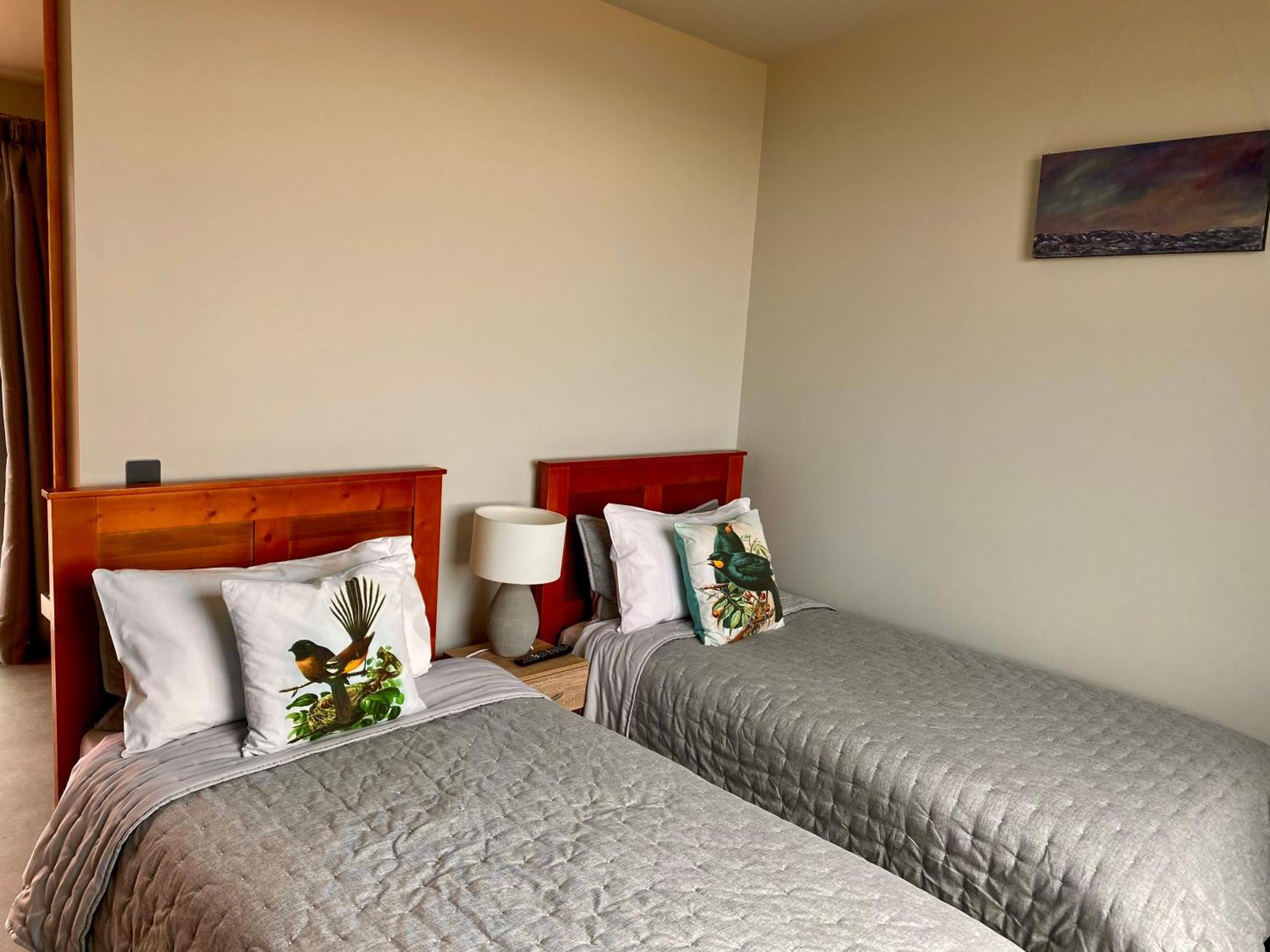 “The Cliffs” Humpridge View Motels Tuatapere Dış mekan fotoğraf